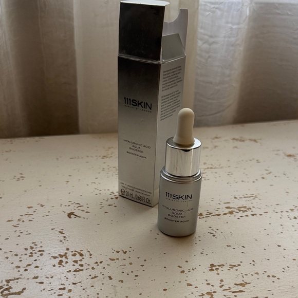 111SKIN Hyaluronic Acid Aqua Booster - Silver Packaging - Picture 3 of 6